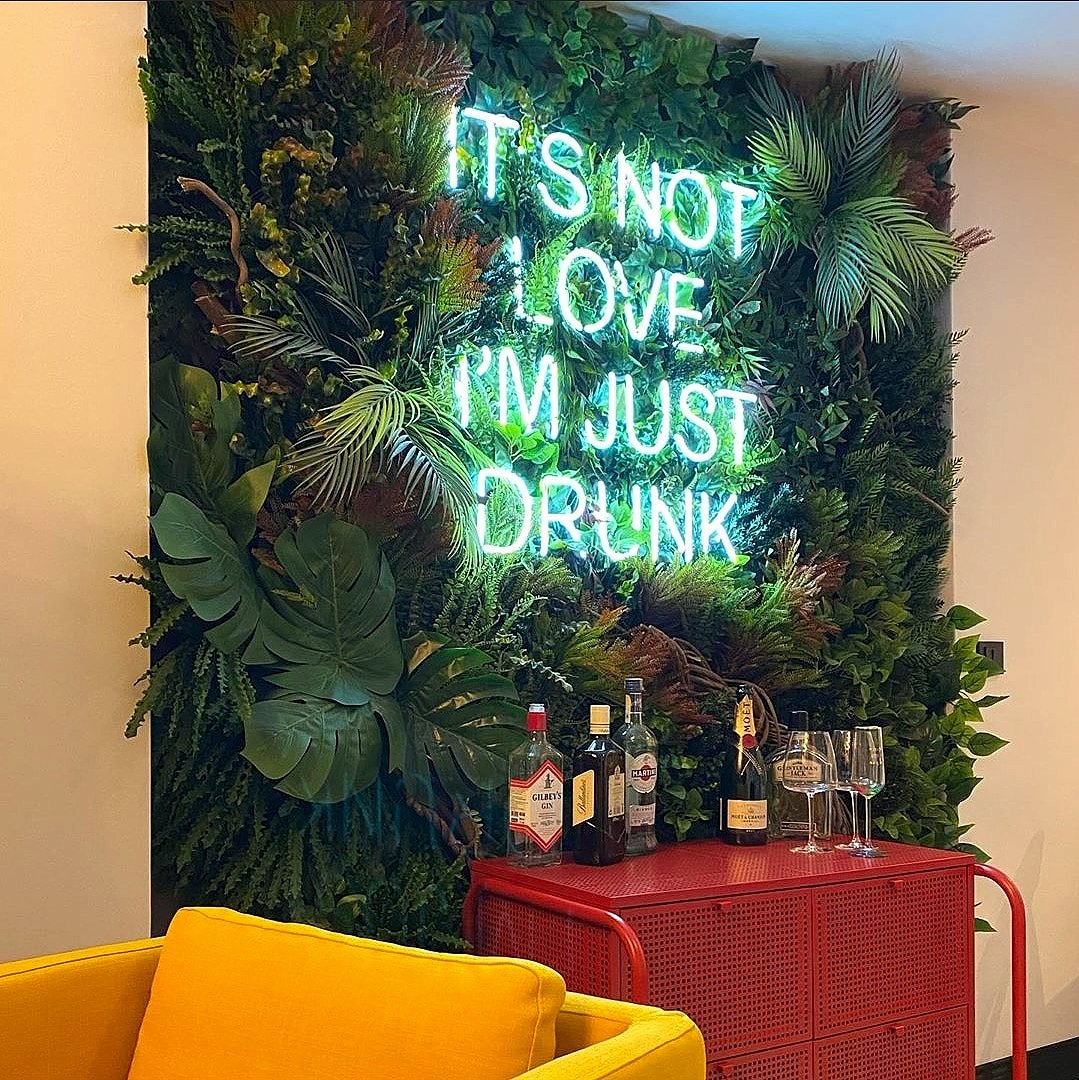 DİKEY BAHÇE NEON